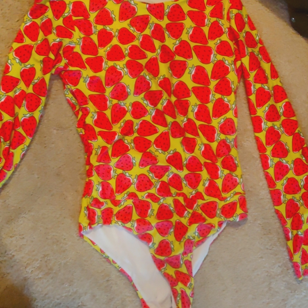 Attracto strawberry swimsuit